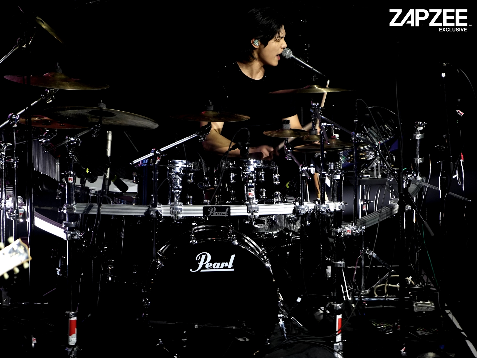 CNBLUE Voyage into X